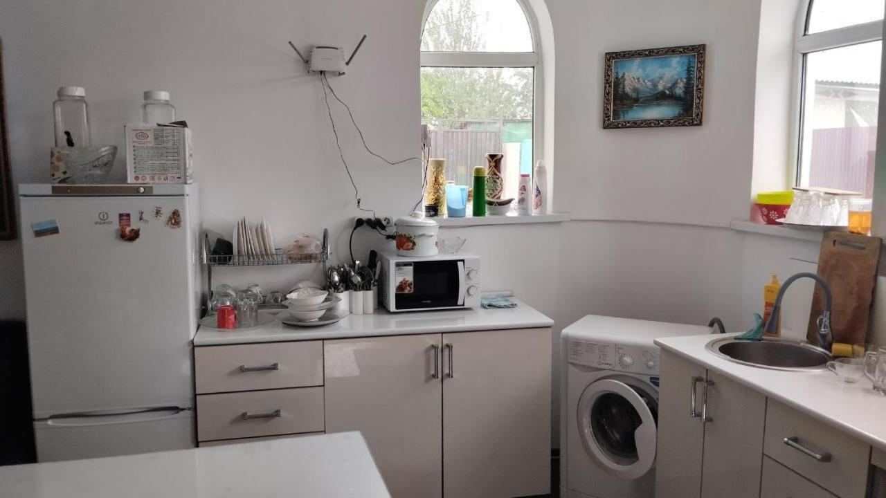 Nomadstan Capsule Hostel Каракол Екстериор снимка
