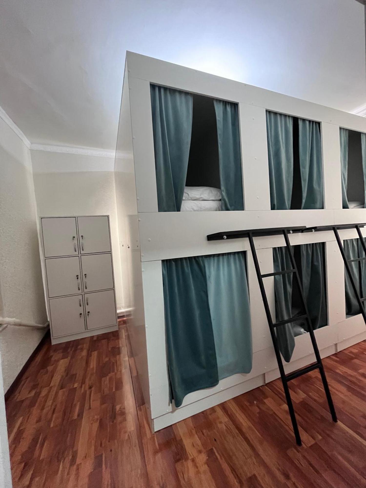 Nomadstan Capsule Hostel Каракол Екстериор снимка